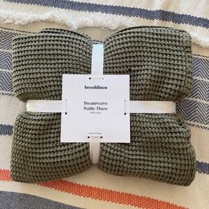 Brooklinen Dreamweave Waffle Throw Blanket in fresh moss NWT